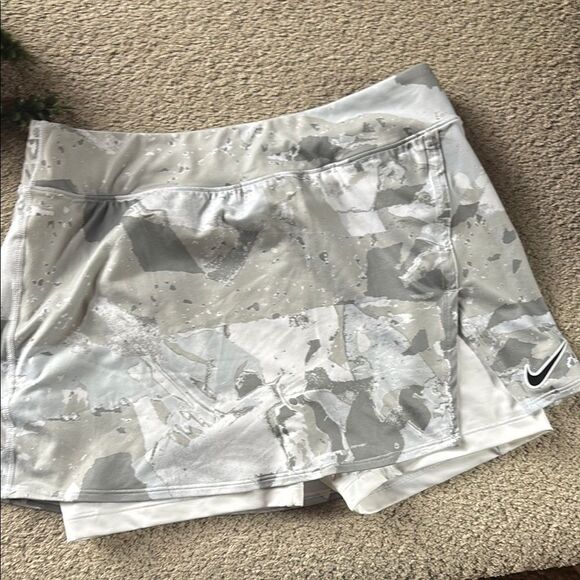 Nike Black and White Skorts Set - Picture 9 of 13